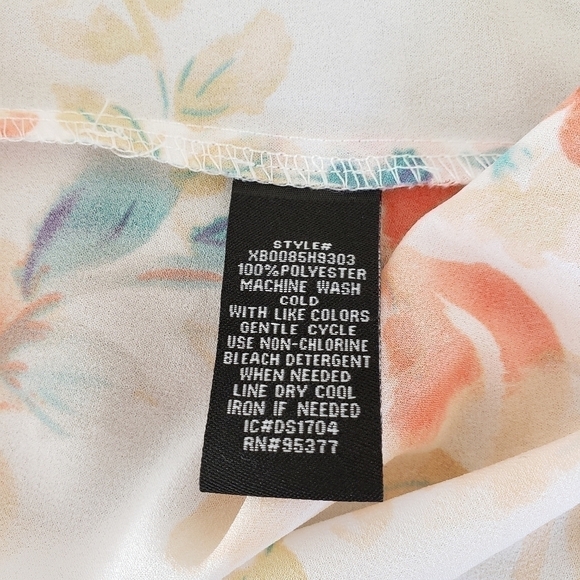 sanctuary Floral Print Buttoned Top, Size L - Picture 5 of 6